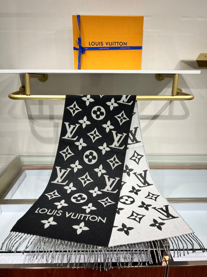 Louis Vuitton Monogram Wool Shawl – 2022 Collection in Beige