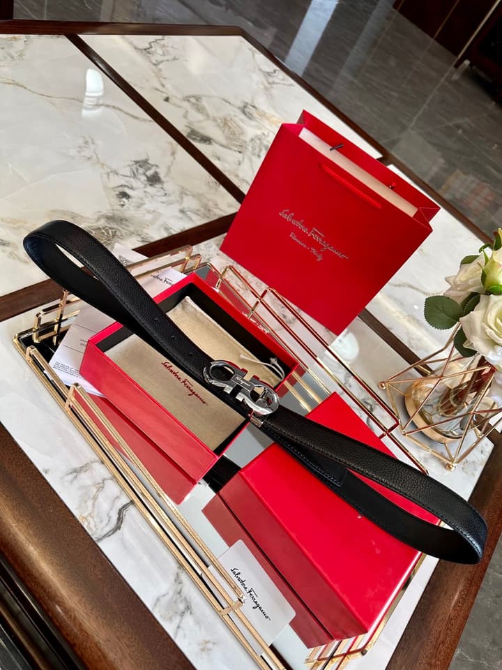 Ferragamo Leather Belt in Black Patent H-buckle