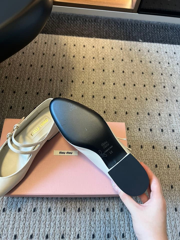 Miu Miu Pointed Toe Mary Jane Block Heels in Patent Black