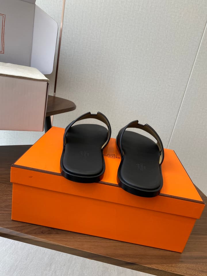 Hermès Izmir Series Men's H-Slide Sandals in Classic Black