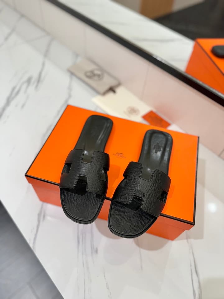 Hermès Classic H Palm Grain Leather Sandals in Black