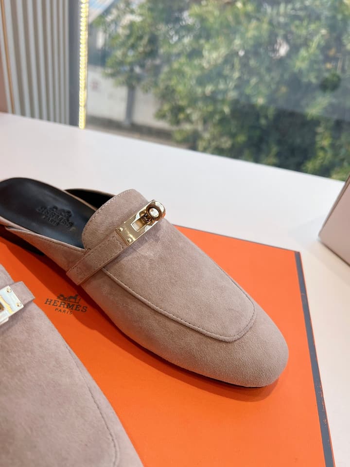 Hermès Mules Loafers – 2025 Spring/Autumn Collection in Dark Green Suede