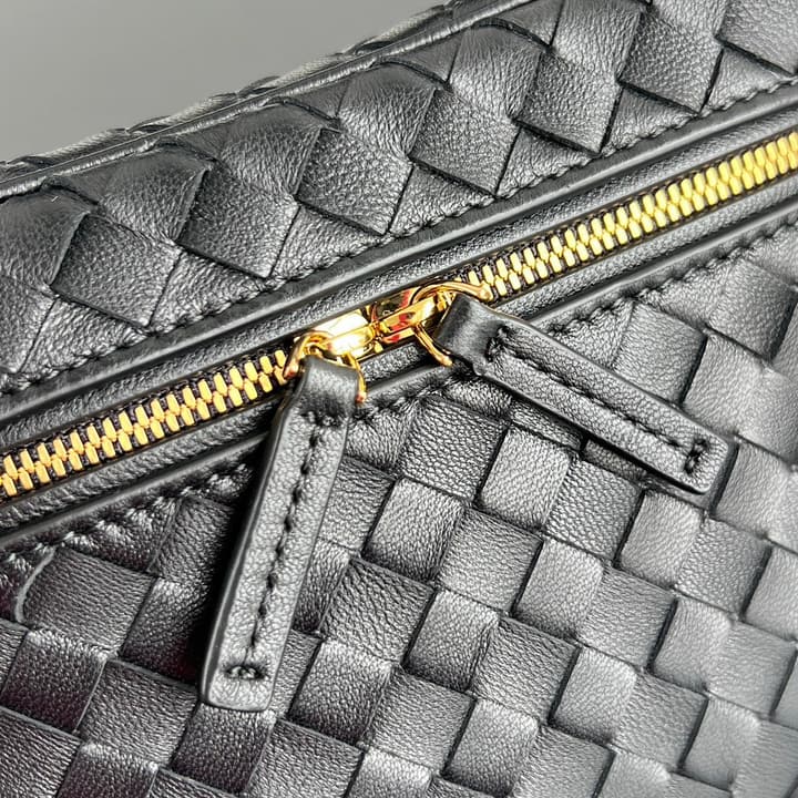 Bottega Veneta Soft Vanity Chain Vanity Case in Black