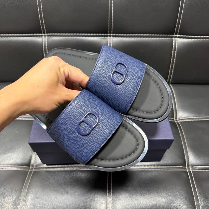 Dior Men's Pebbled Leather and Suede Slides – Spring/Summer Collection 2025 in Black Pebbled Leather Cross Strap