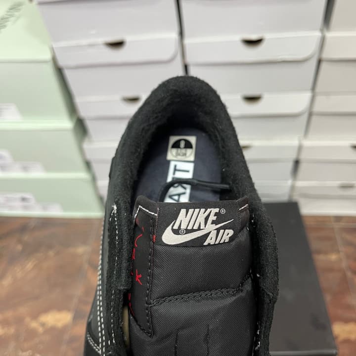 Jordan Travis Scott x Air Jordan 1 Low OG Sneakers