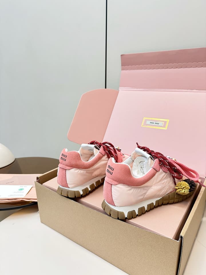 Miu Miu German Training Casual Shoes – 25SS Spring/Summer Runway Collection in Caramel Tan & Emerald Green Ribbons