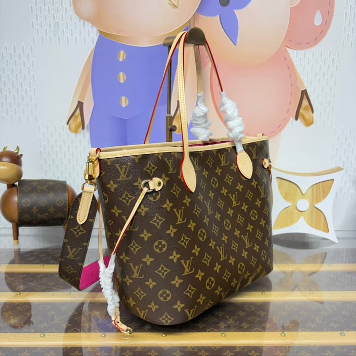 Louis Vuitton Neverfull Bandoulière Inside Out Tote Bag in Red