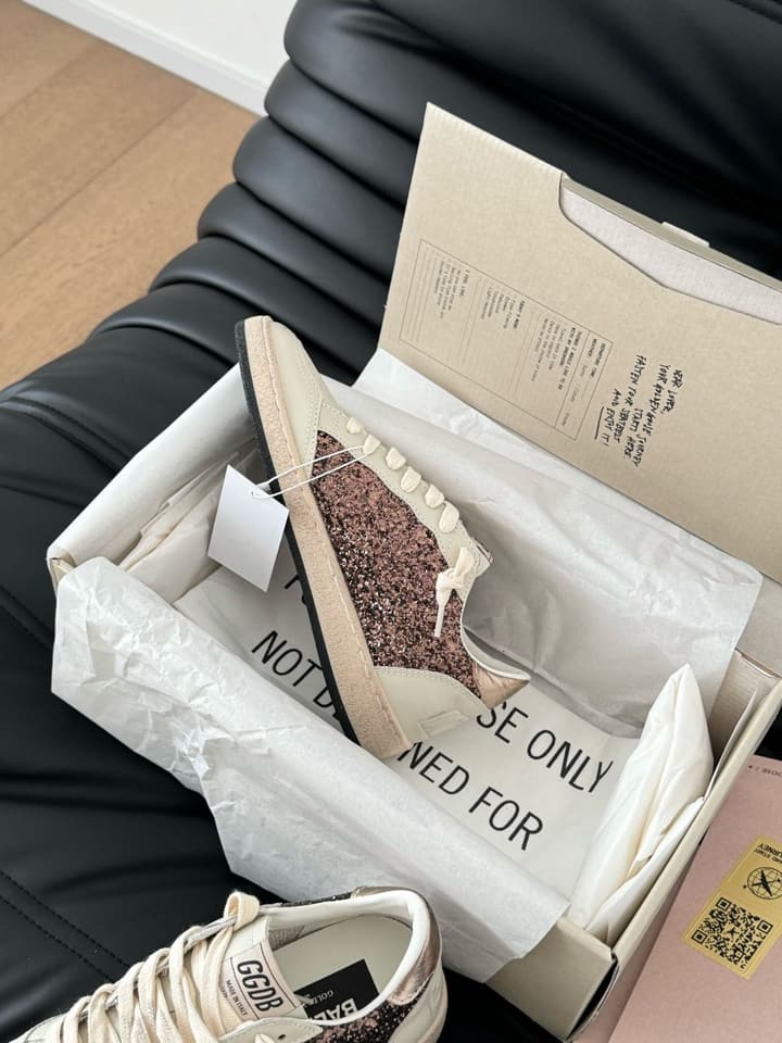 Golden Goose Distressed Graffiti Sneakers – 2024 Collection in Burgundy And White