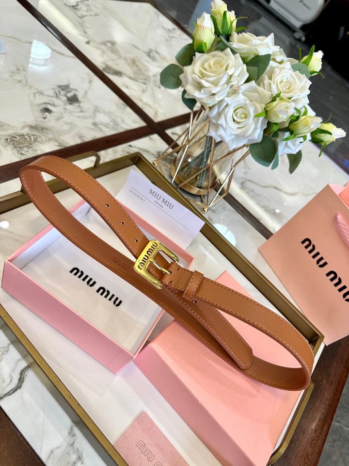 Miu Miu Classic Leather Belt – 3.0cm in Black With Gold Buckle