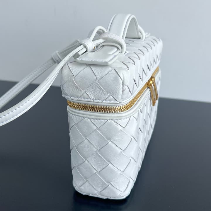 Bottega Veneta Intrecciato Vanity Case in Cream