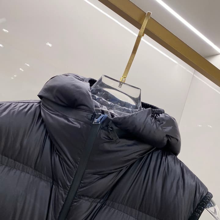Moncler Goose Down Puffer Jacket – 2025FW in Dark Navy Hooded Vest