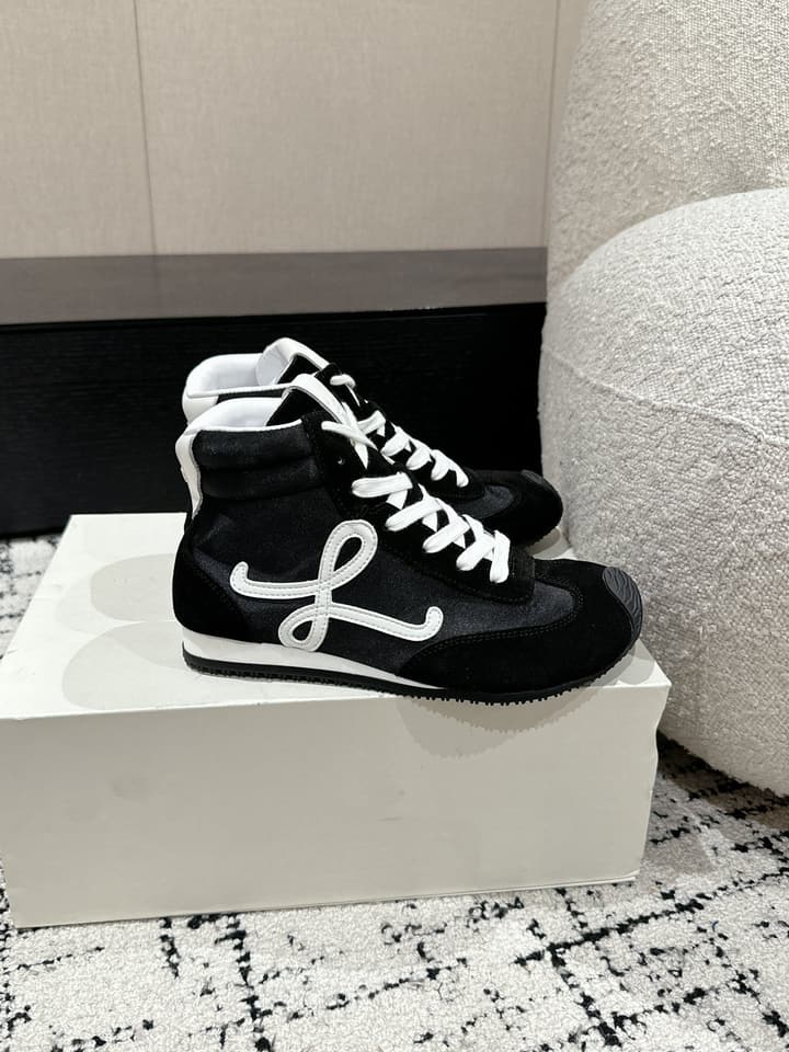 Loewe Flow Runner 2.0 Runway Sneakers – 25SS in All White With Gum Sole