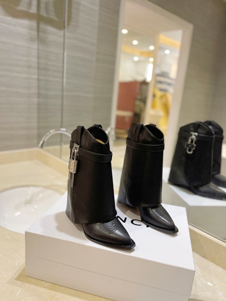 Givenchy Embroidered Lock-Toe Ankle Boots – 2023 Spring/Summer Collection