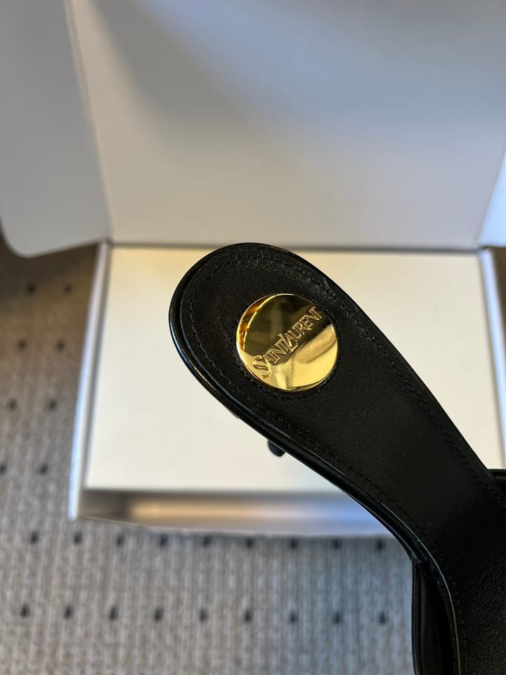 Saint Laurent Chain Pointed-Toe Heeled Mules – 26SS in Beige