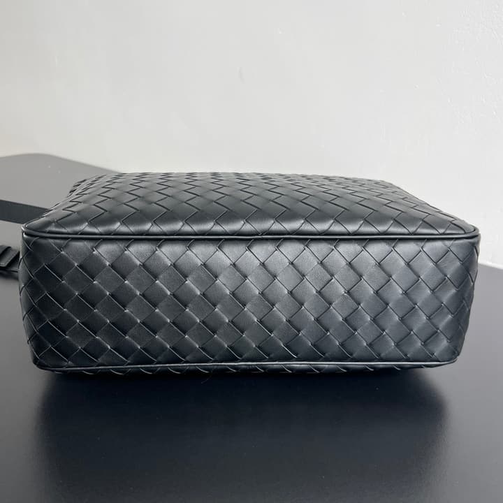Bottega Veneta Double Pocket Camera Bag 843857 – New Collection in Black
