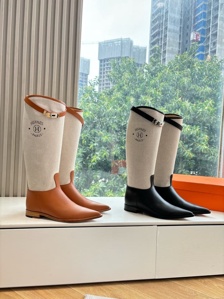 Hermès Classic Knee-High Boots – 2025FW in Assorted Buckle Riding Boots Display