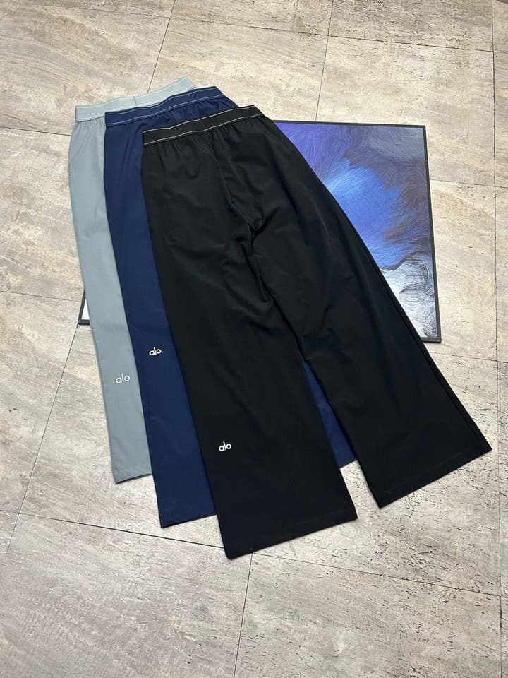 Alo Yoga Suit Up High-Waist Wide-Leg Trousers in Black