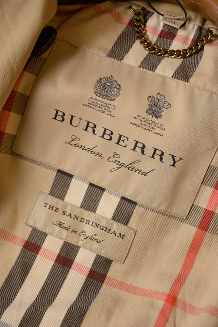 Burberry Sandringham Mid-Length Trench Coat