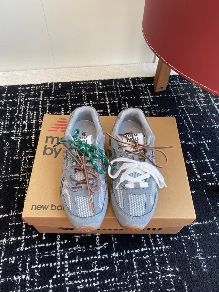 Miu Miu x New Balance 530 Sneakers – 25SS in Light Silver With Mixed Laces