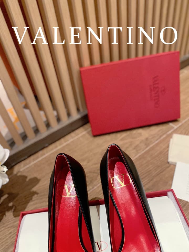 Valentino VLogo Signature Crystal Pumps – 2022 Collection in Black Patent Leather