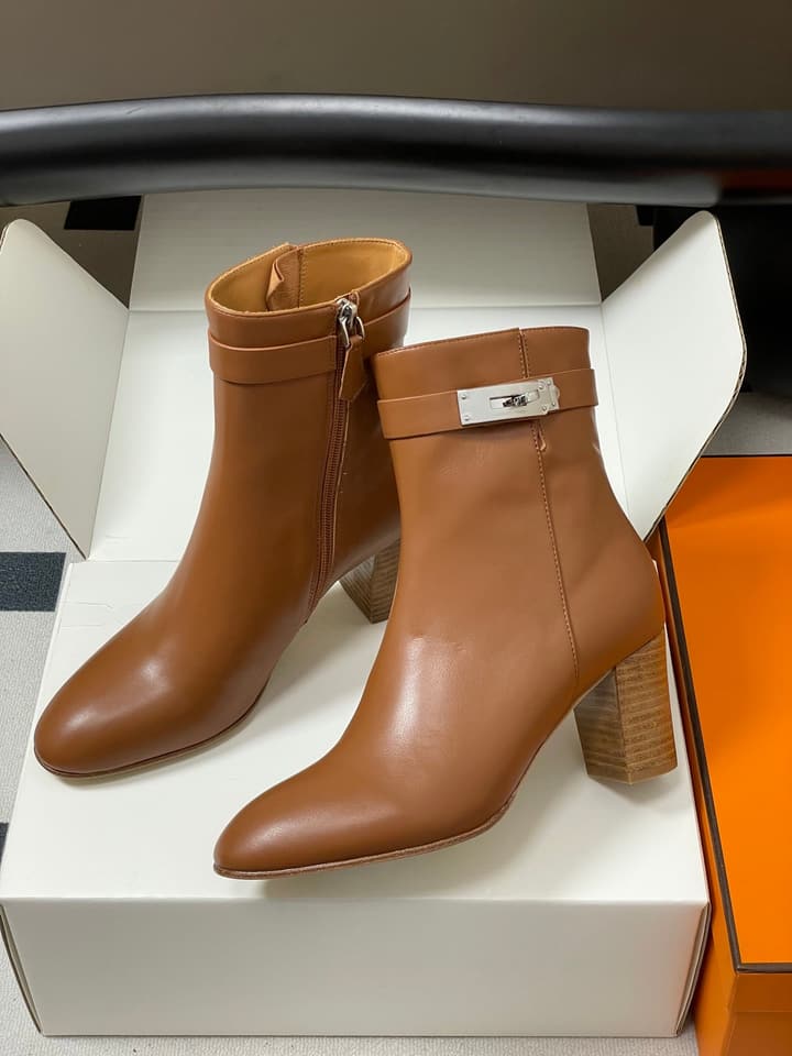 Hermès Saint Germain Kelly Buckle Ankle Boots – 25FW in Black