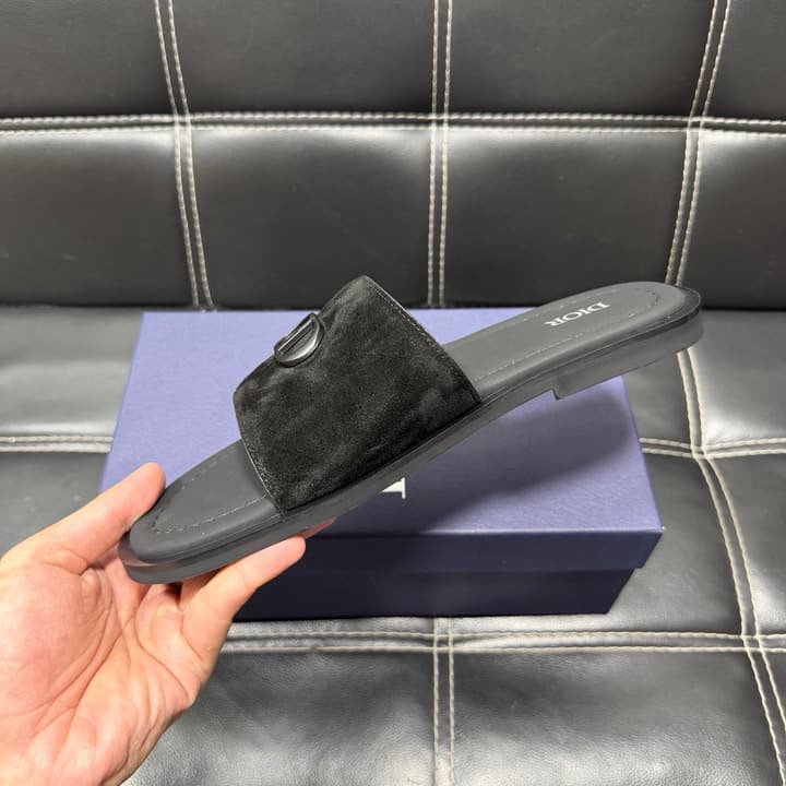 Dior Men's Pebbled Leather and Suede Slides – Spring/Summer Collection 2025 in Black Pebbled Leather Cross Strap
