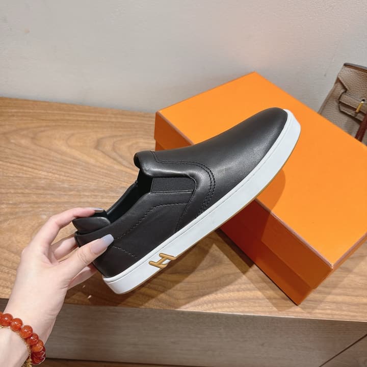 Hermès Classic Lightweight Couple's Slides – SS25 in Black Leather