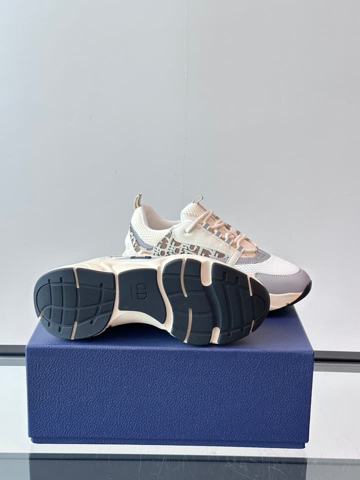 Dior B22 Retro Jogging Sneakers in Black And White Oblique