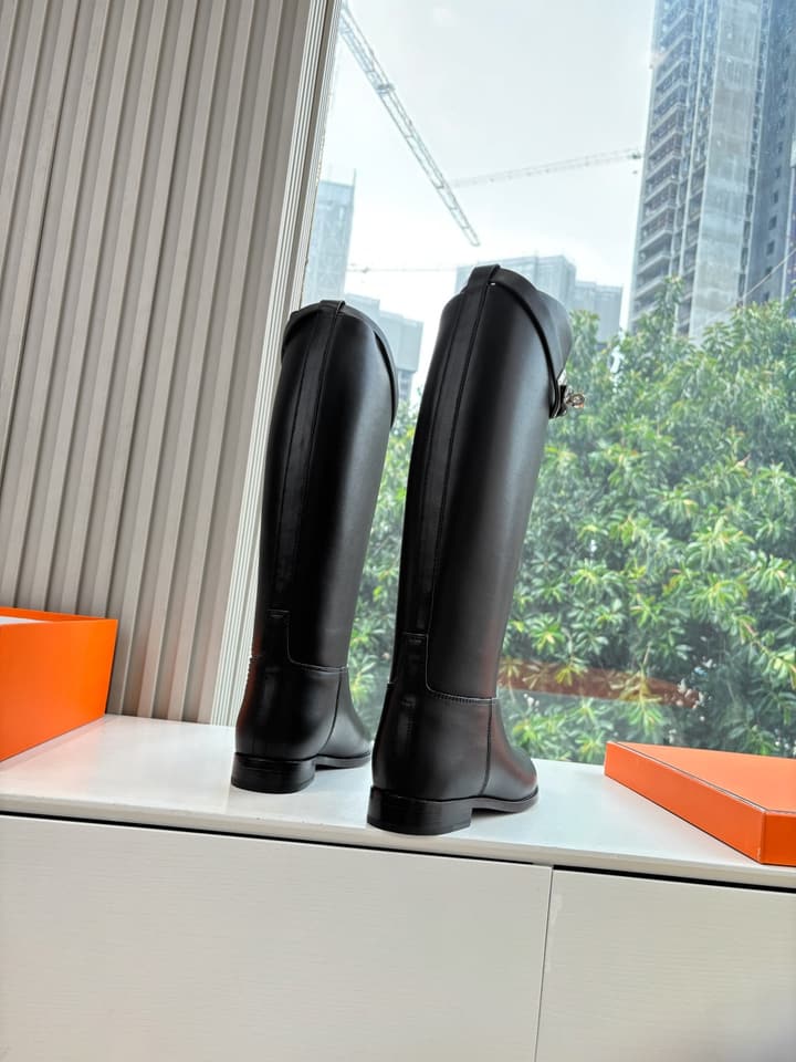 Hermès Classic Knee-High Boots – 2025 Autumn/Winter Collection in Two-tone Tan And Cream