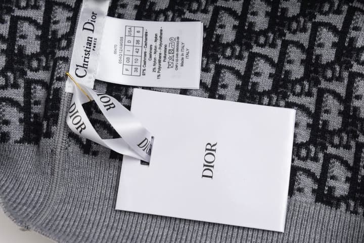 Dior Oblique Reversible Cashmere Crewneck Sweater – 25FW
