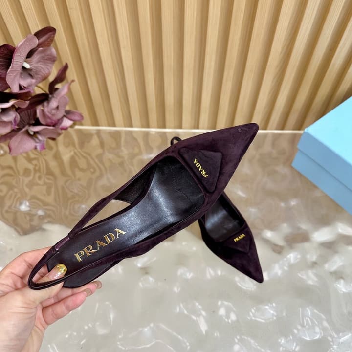 Prada 2025 Spring Pointed Toe Pumps in Matte Black