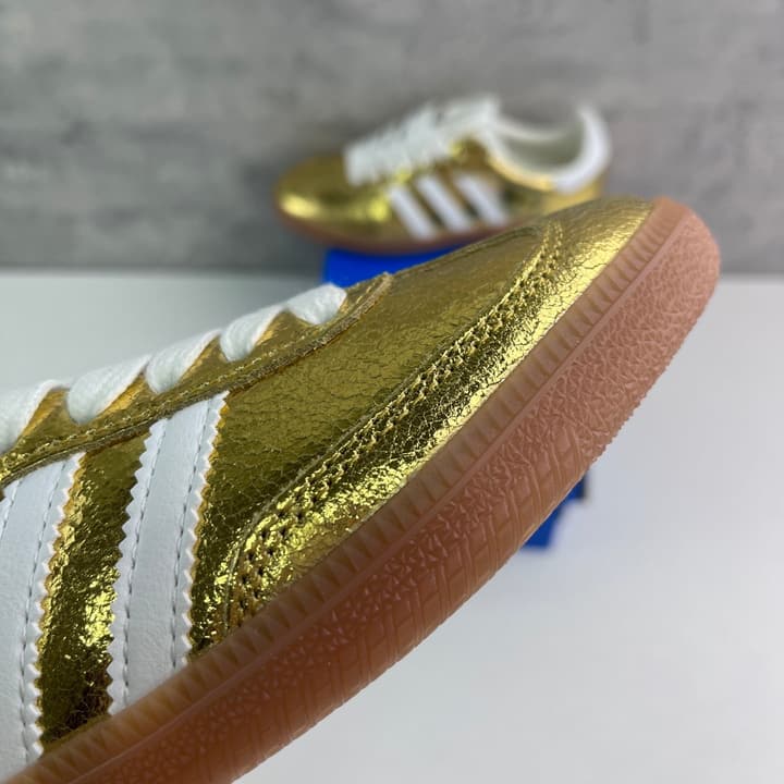 Adidas Samba OG Sneakers in Gold Metallic