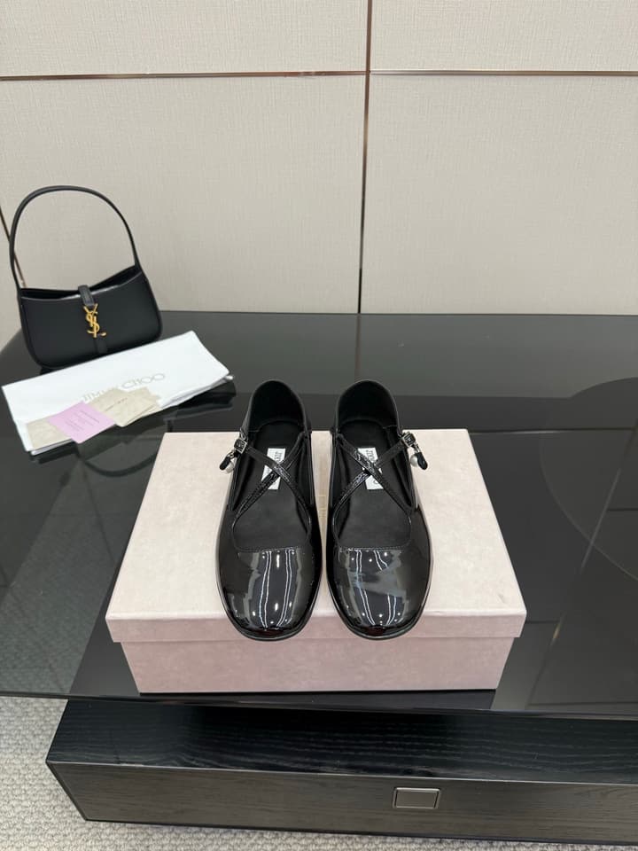 Jimmy Choo Patent Leather Ballerina Flats – 25SS in Black Patent