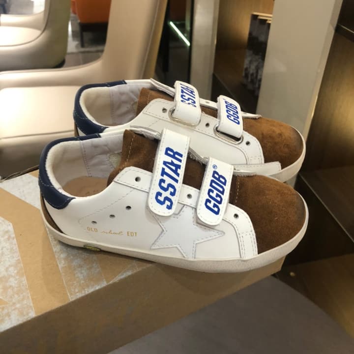 Golden Goose Kids Distressed Sneakers – Kids Collection in White With Black Heel And Grey Star