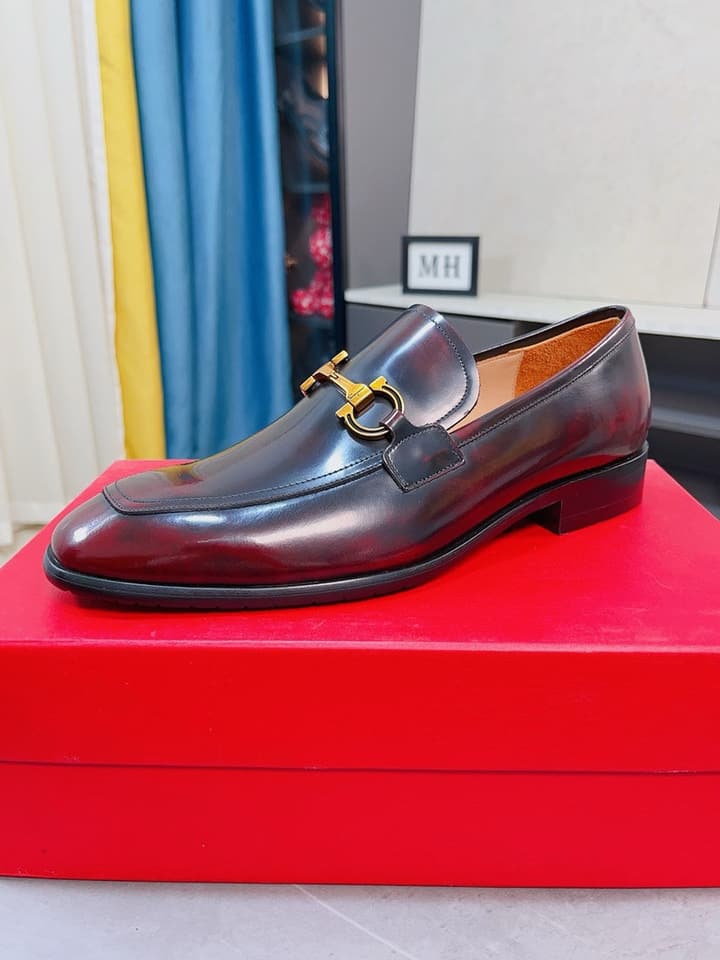 Ferragamo Men's Suede Business Loafers in Black Polished Leather Loafer
