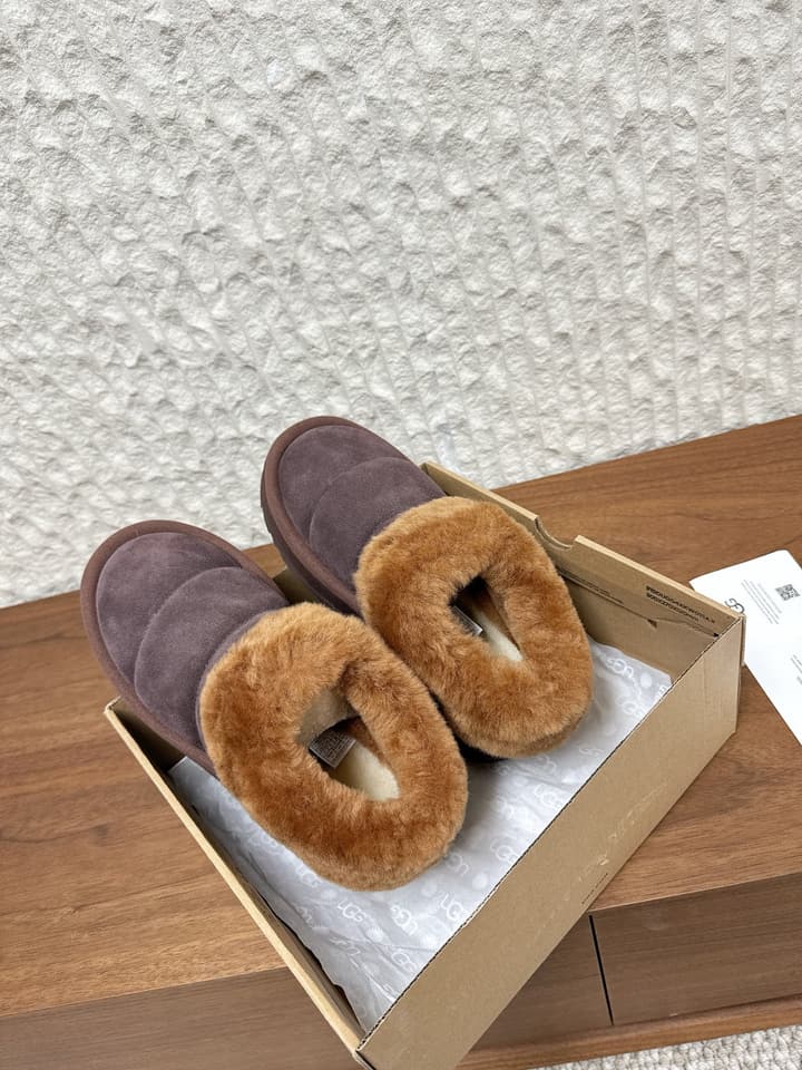 UGG Sheepskin Fur-Lined Slippers – Autumn/Winter Collection in Tall Light Pink With Cream Fur