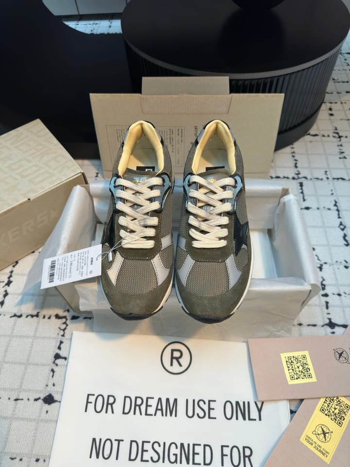 Golden Goose Deluxe Brand Sneakers