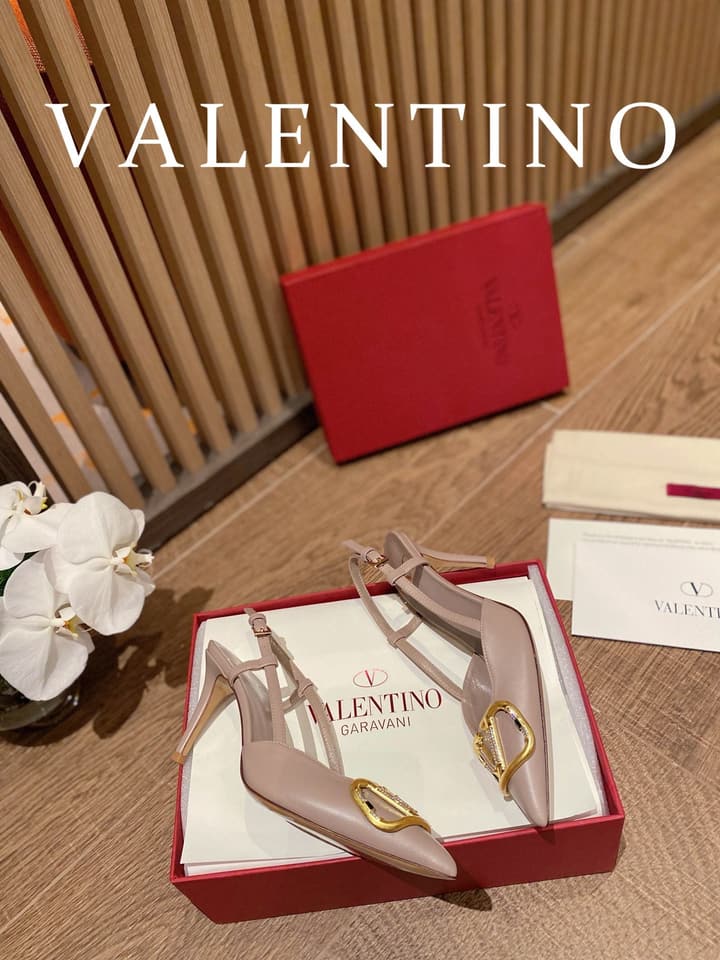 Valentino VLogo Signature Leather Pumps – 2022 Collection in Glossy Black With Red Lining