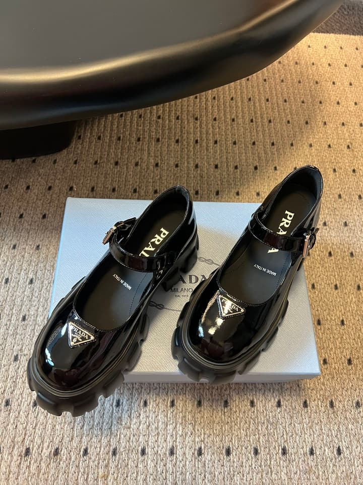 Prada Thick-Soled Mary Jane Shoes – 25SS in Glossy Black