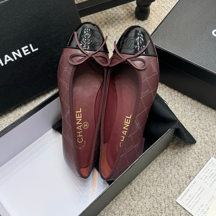 Chanel Classic Round-Toe Ballet Flats – Spring/Summer Collection – 25SS in Burgundy