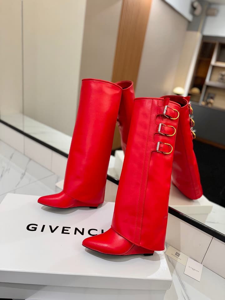 Givenchy Lock Detail Knee-High Boots – 2024 Spring/Summer Collection in Black