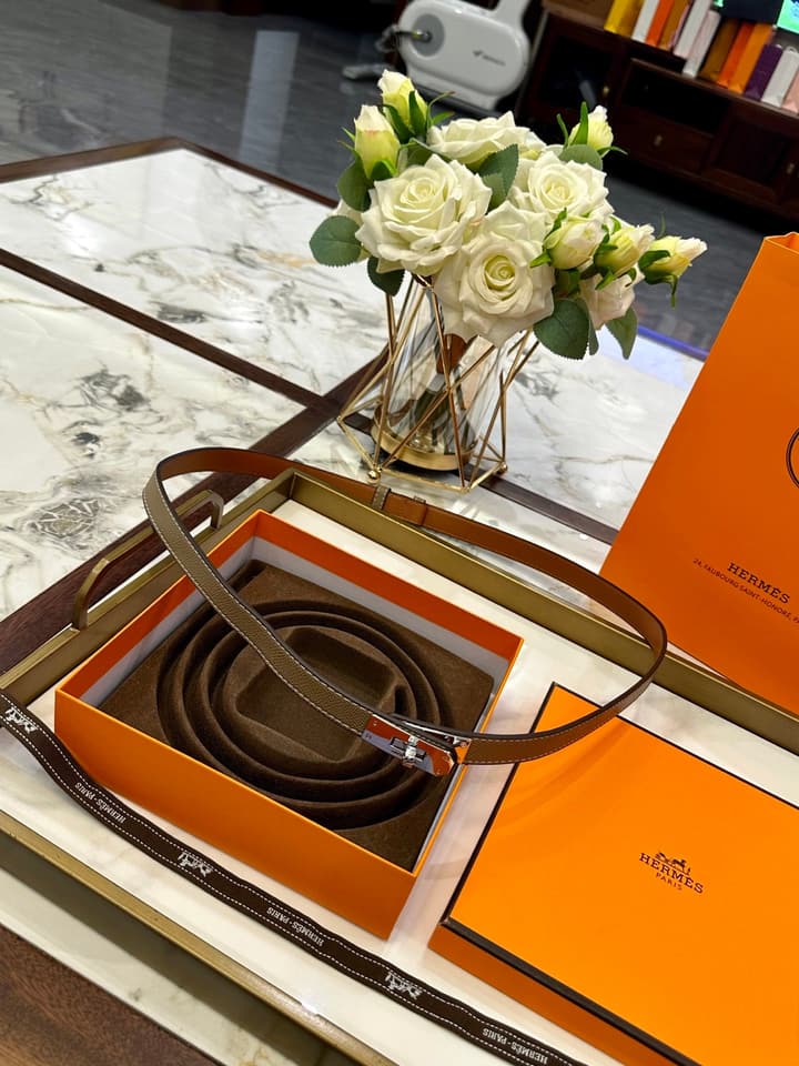 Hermès Slim Leather Belt – 2.0cm in Black With Silver Buckle