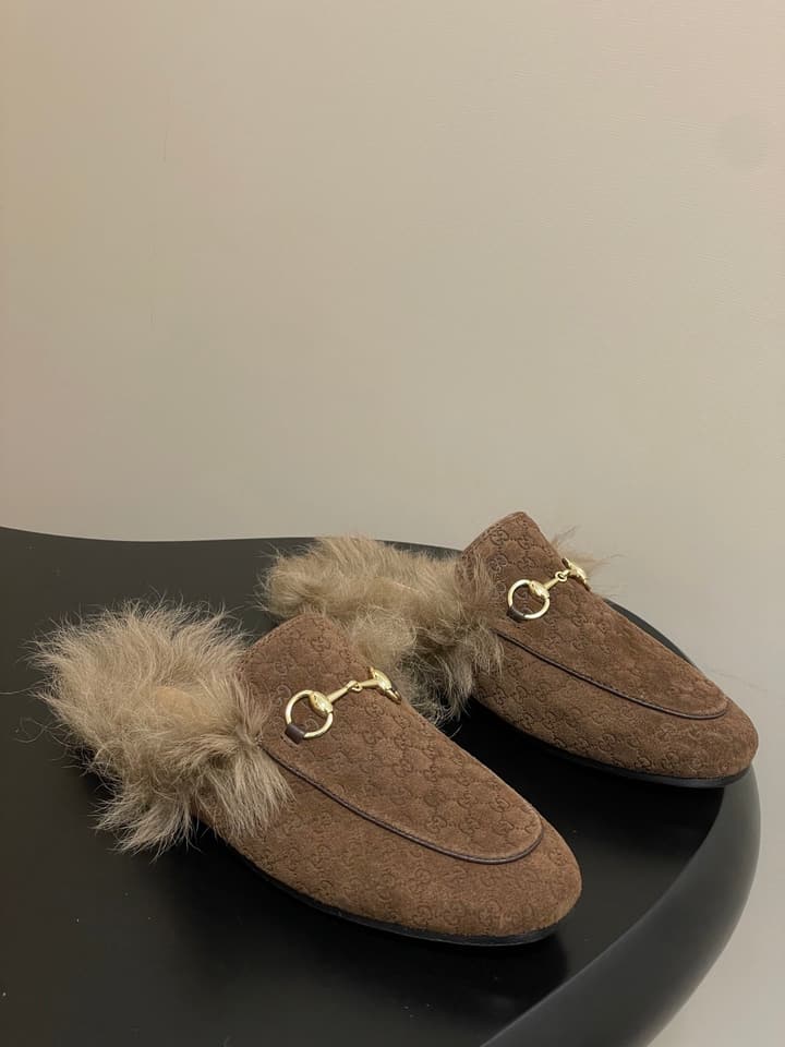 Gucci Princetown Classic Wool Mules – 2025 Fall Latest Edition in Black Croc Embossed Leather