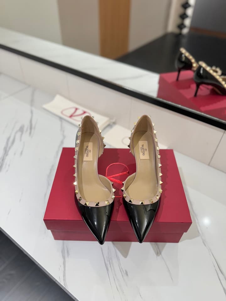 Valentino Rivet Classic Pumps in Black Patent