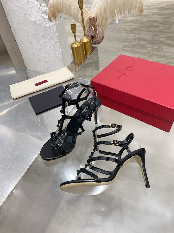 Valentino Rockstud Classic Block Heel Sandals – 6.5cm in Nude