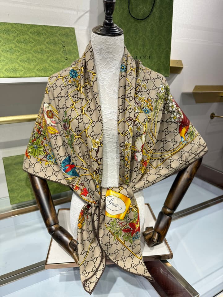 Gucci Double-Sided Floral Cashmere Scarf