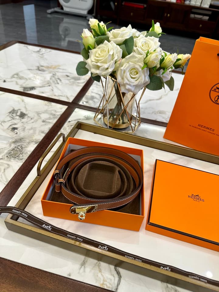 Hermès Slim Leather Belt – 2.0cm in Black With Silver Buckle