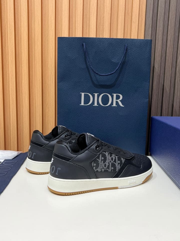 Dior B27 Couple's Sneakers – 2025 Collection in All Black With White Sole