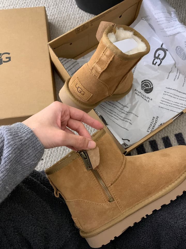 UGG Zipper Classic Thin-Soled Boots in Chestnut