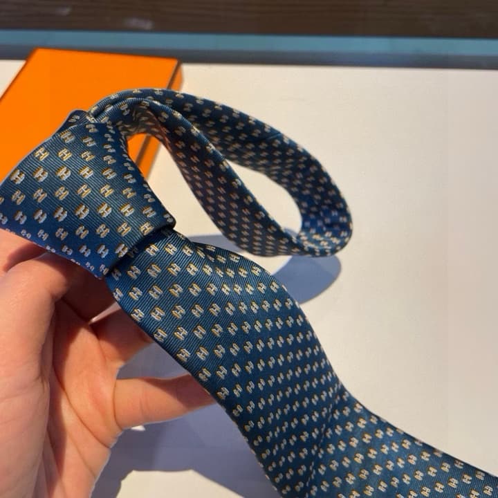 Hermès H-Letter Men's Silk Tie Series in Burgundy Microdot